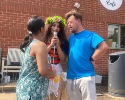 Our Voyager Princess Singing at Welly's Sunny Skies