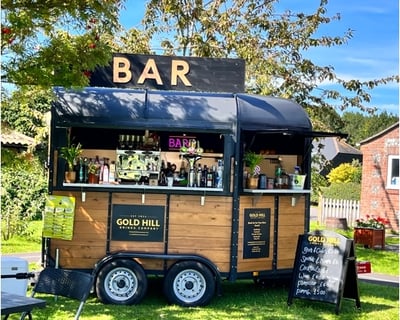 Horse box bar