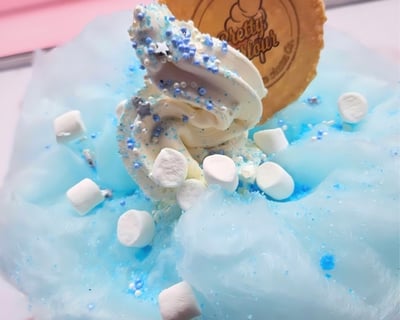 Frozen inspired ice cream with our Tiffany inspired box and branded wafers