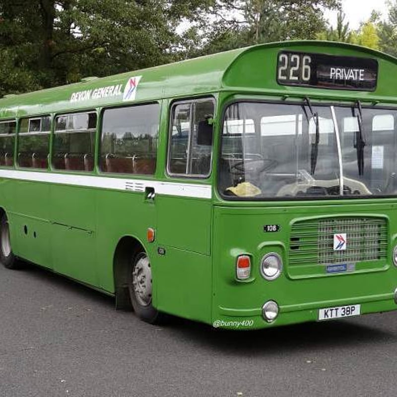 Vintage Vehicles & Car Displays